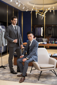 年轻商务男子肖像