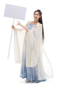 年轻古装美女展示白板