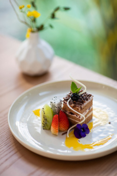 美味的水果和蛋糕