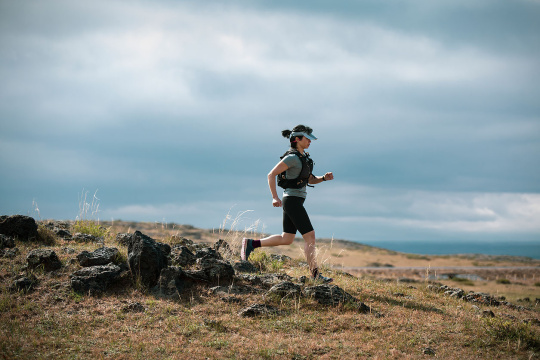 女子户外越野跑步