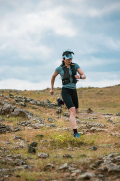 女子户外越野跑步