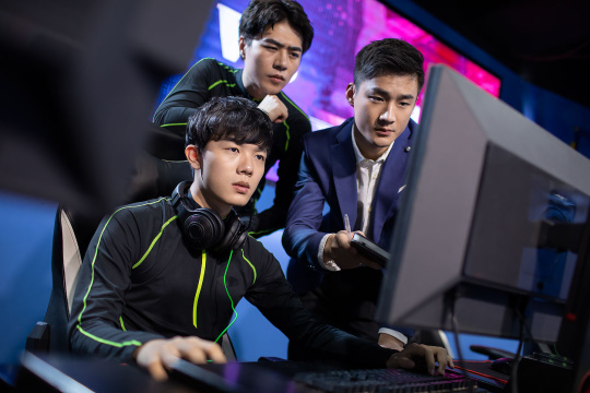 电竞教练指导队员