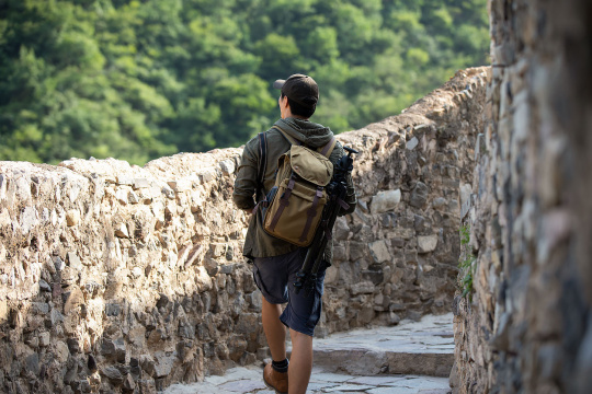 摄影师在村落里