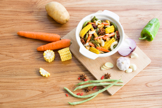 各式蔬菜和菜肴