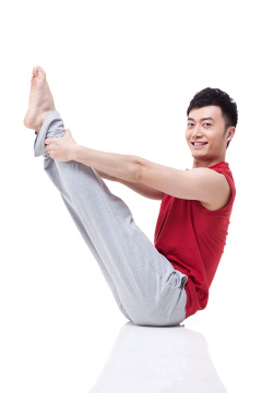 年轻男子做瑜伽