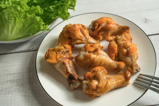 烧烤美食，烤鸡翅根