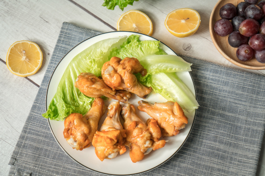 烧烤美食，烤鸡翅根