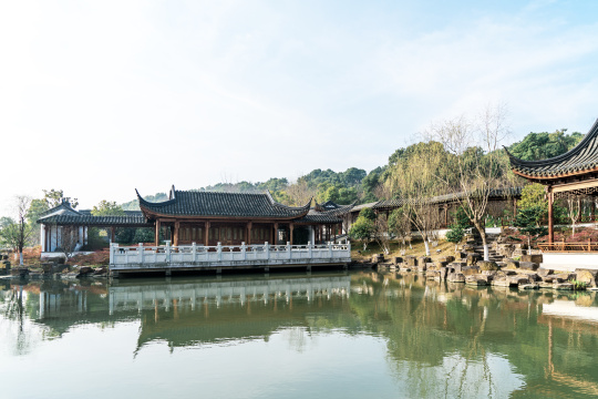 苏州古楼与湖泊