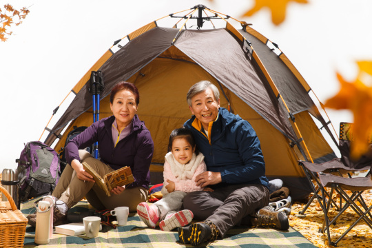 祖孙三人弹吉他