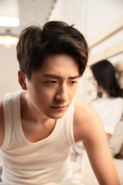 年轻的丈夫失眠