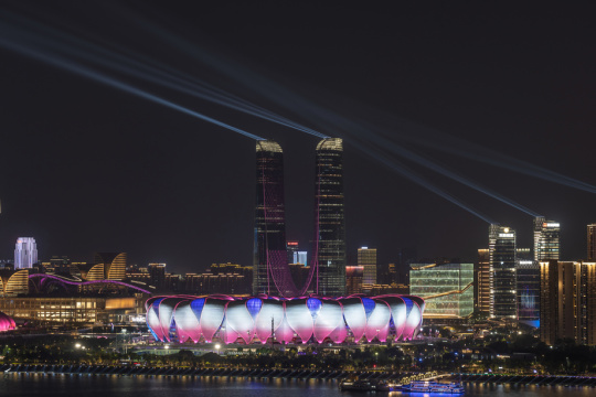 杭州奥体中心体育馆夜景