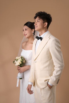 帅气的新郎和漂亮的新娘