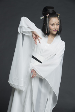 身穿古装的汉服女性人像汉服影棚拍摄