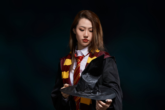 哈利波特角色扮演的亚洲美女