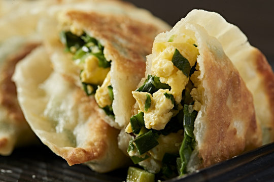 传统面食小吃油煎韭菜盒子