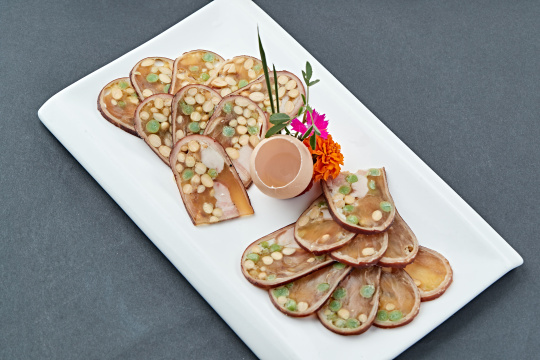 菊花青豆鱿鱼猪耳冻