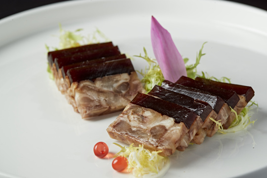 五香压肘花皮冻