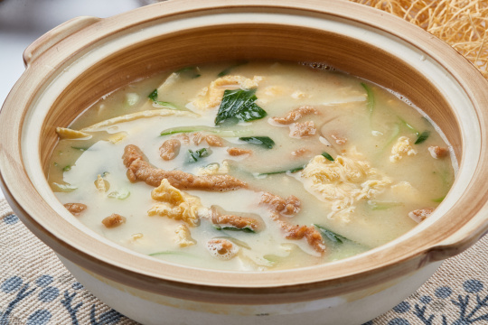 砂锅酥肉油炸豆腐面筋蔬菜煲