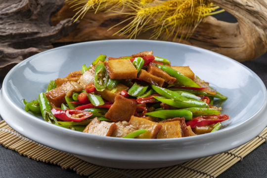 双色杭椒小炒鱼豆腐