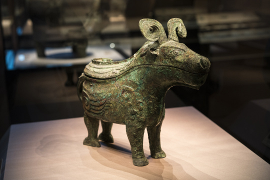 司母辛铜四足觥