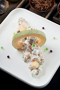 沙拉酱拌哈密瓜牛肉粒