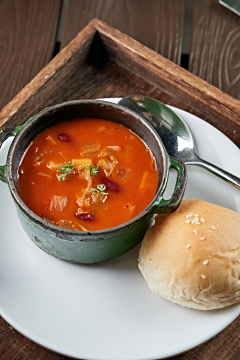 俄式红菜汤配面包