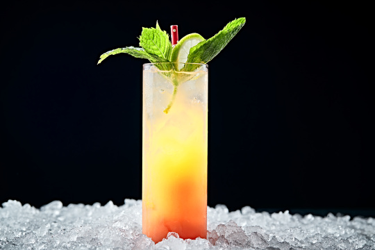 调制含酒精类饮品西柚血橙汁龙舌兰