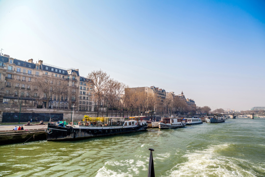 法国巴黎塞纳河游船