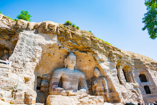 山西大同云冈石窟佛窟大佛塑像