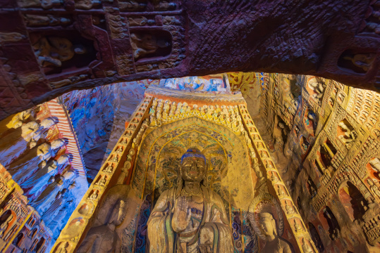 山西大同云冈石窟佛窟大佛塑像