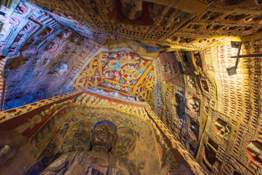 山西大同云冈石窟佛窟大佛塑像