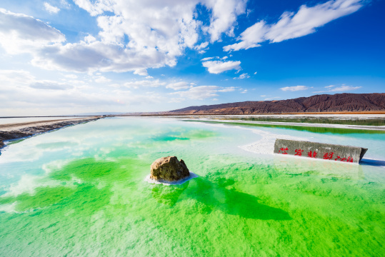 青海茫崖翡翠湖天空之镜美景