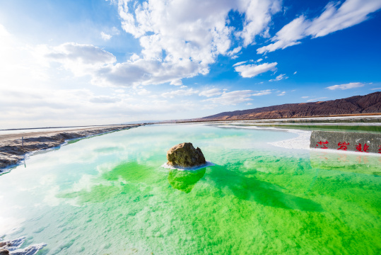 青海茫崖翡翠湖天空之镜美景