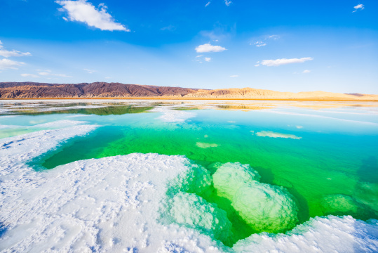 青海茫崖翡翠湖天空之镜美景