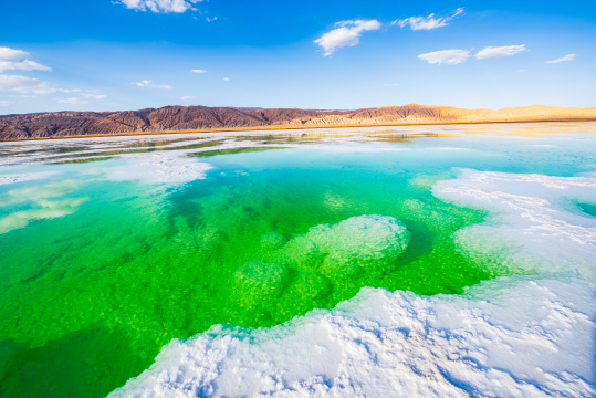 青海茫崖翡翠湖天空之镜美景