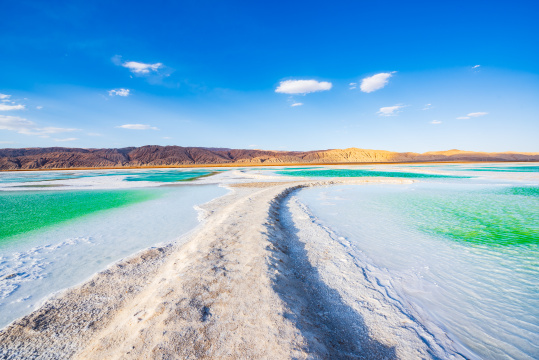青海茫崖翡翠湖天空之镜美景