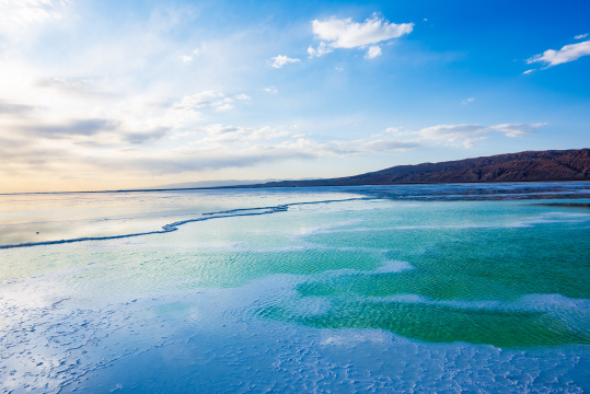 青海茫崖翡翠湖天空之镜美景