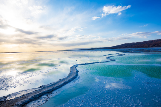 青海茫崖翡翠湖天空之镜美景