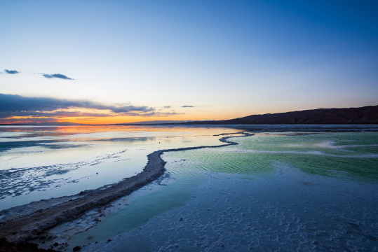 青海茫崖翡翠湖天空之镜美景
