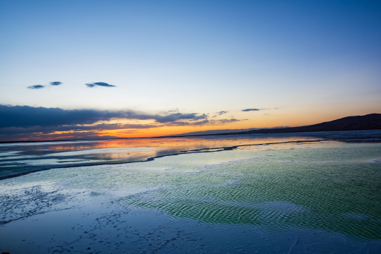 青海茫崖翡翠湖天空之镜美景