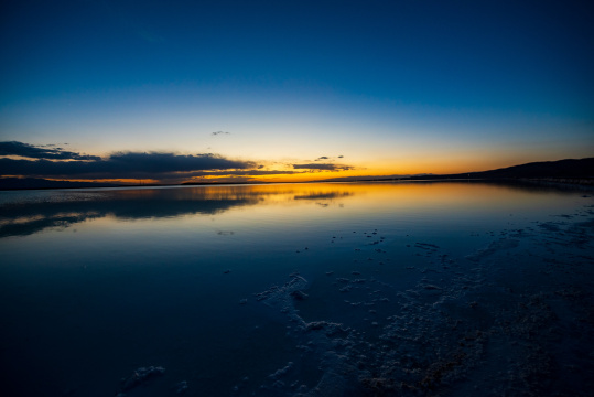青海茫崖翡翠湖天空之镜美景