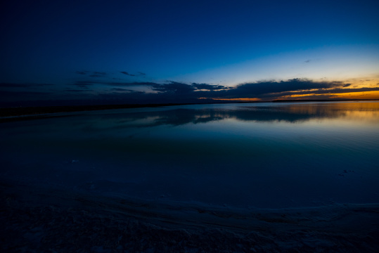 青海茫崖翡翠湖天空之镜美景