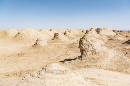 青海海西原始风蚀地貌