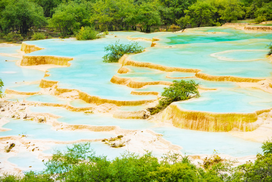 四川黄龙雨季瑶池美景
