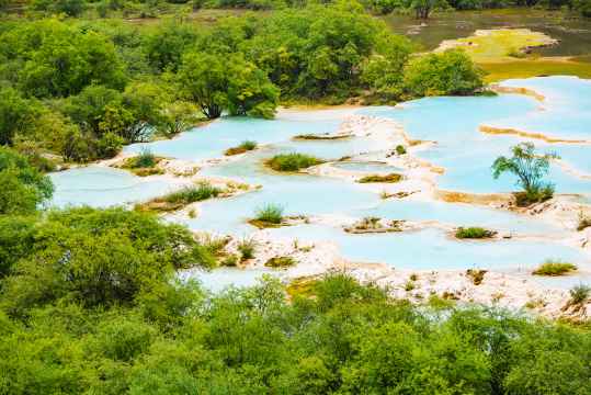 四川黄龙雨季瑶池美景