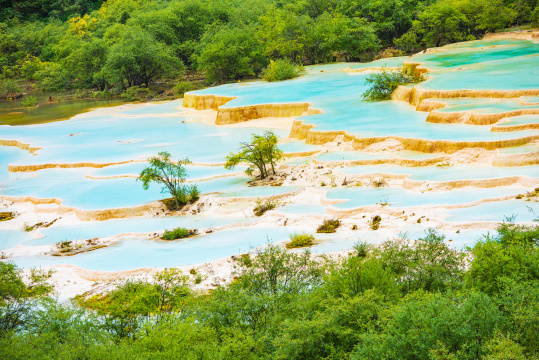 四川黄龙雨季瑶池美景