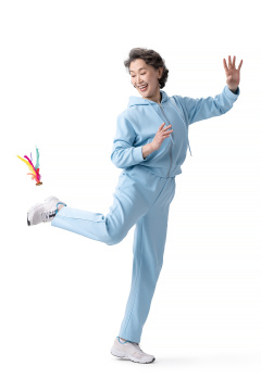 快乐的老年女子锻炼身体