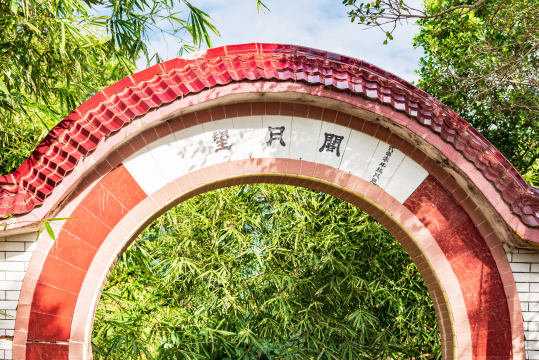 中国广东惠州双月湾大星山上的寺庙