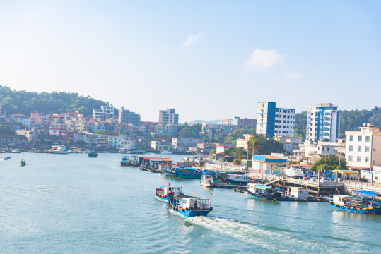 中国广东惠州惠东双月湾晴天海岸线