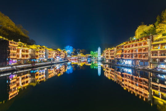 湖南湘西湘西凤凰古城蓝调夜景